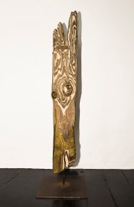 Piton Doré - 156 x 40 x 40 cm -acrylique sur bois flotté - © Annie Thérie